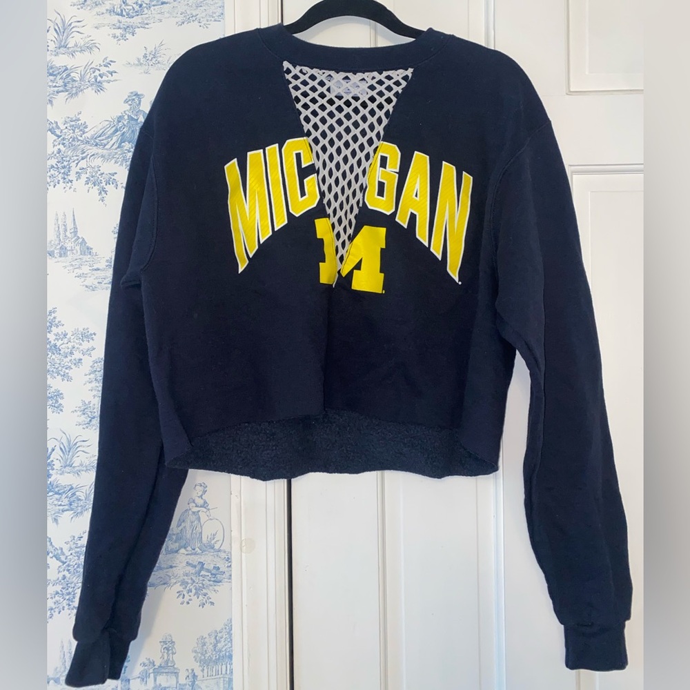 Custom UMich mesh cropped crew neck size medium